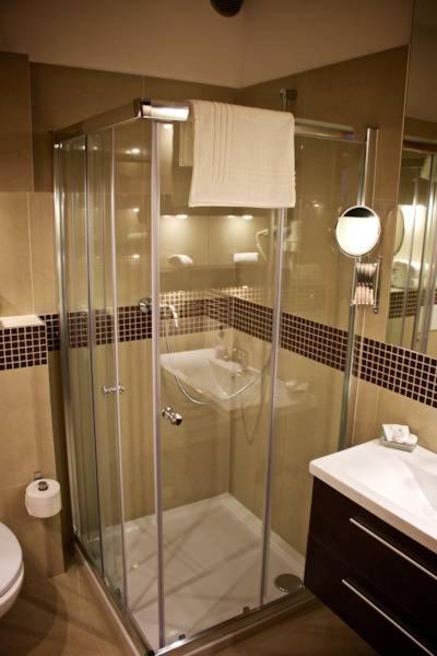 Hotel Marathon Senec Extérieur photo