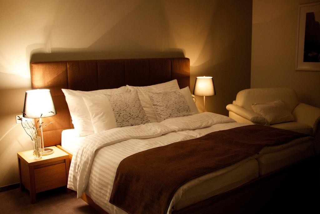 Hotel Marathon Senec Chambre photo