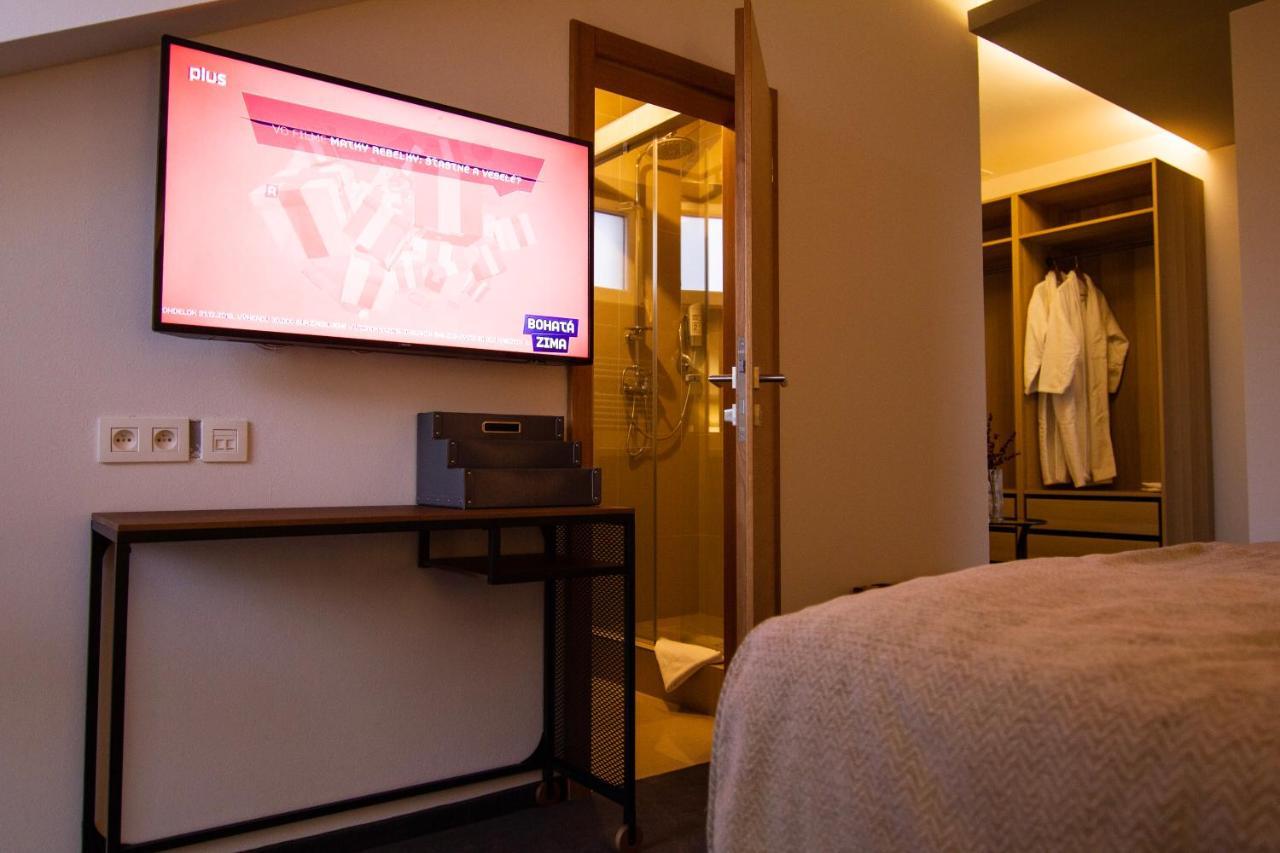 Hotel Marathon Senec Extérieur photo